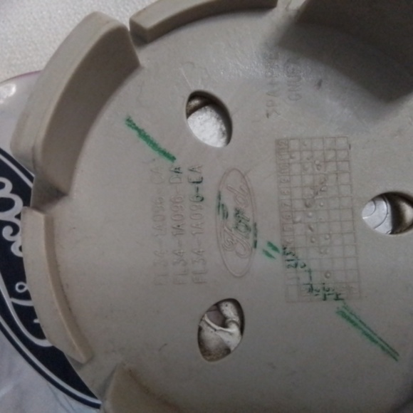 Ford wheel center caps - Picture 2 of 10